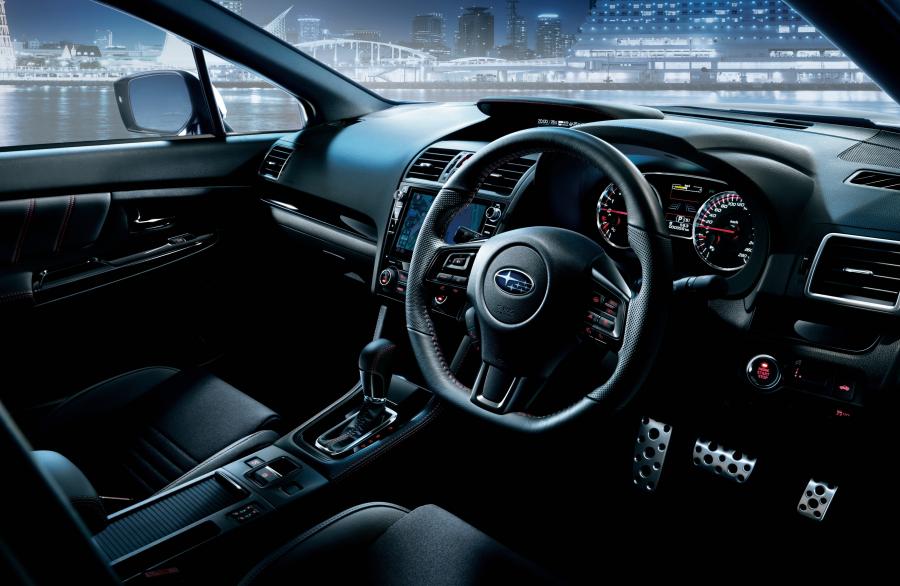 Интерьер Subaru WRX S4 2017 года  (JP) (фото 10 из 10)